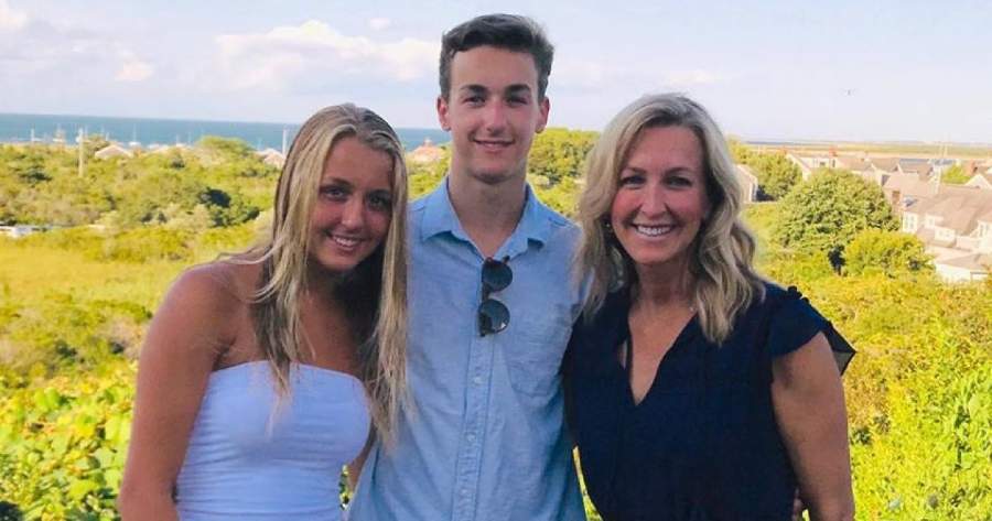 Lara Spencer with her children