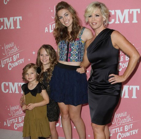 Jennie Garth with her three daughters