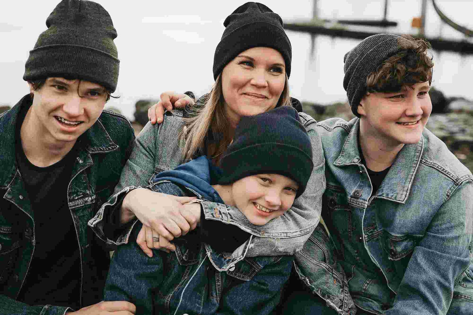 Image of Leslie Davis with her Kids Cash, Cole, and Kyler